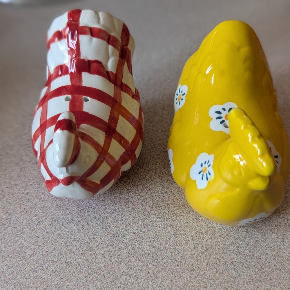 Chicken salt and pepper shakers